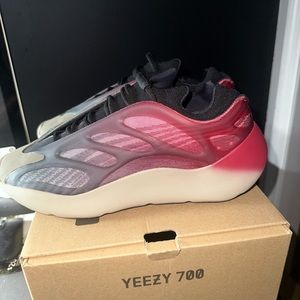 Yeezy 700 v3 fade carbon